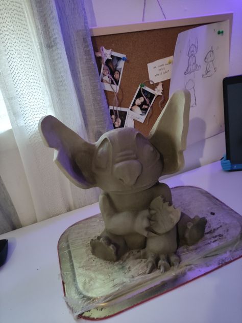 Stitch, Lilo & Stitch, Clay Ap Ceramics, Sculpting Ideas, Art Parody, Canvas Painting Designs, Painting Designs, Sculpting Clay, Sculpture Clay, Clay Sculpture, Clay Projects