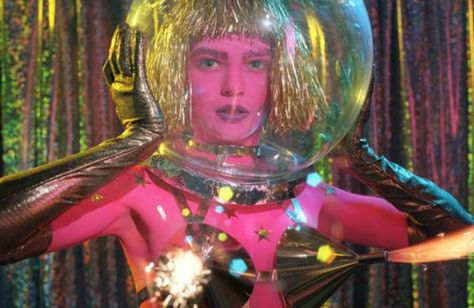 Space Grunge, Petra Collins, Space Fashion, Space Girl, Foto Tips, Space Suit, Club Kids, Retro Futurism, Doja Cat