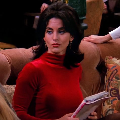 Sofia Vegera, Friends Outfit, Friends Best Moments, Monica Geller, Red Turtleneck, Friend Outfits, Red Outfit, Pretty People, Fashion Looks