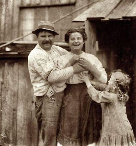 Shorpy Historical Photos, Old Photography, American Children, History Photos, Old Photographs, Happy Together, Historical Pictures, Vintage Portraits, Antique Photos