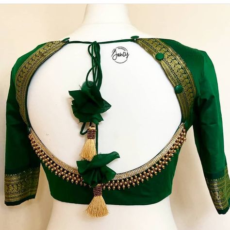 Blouse Maggam Work, Lace Blouse Design, Maggam Work Blouse, Blouse Designs Catalogue, Best Blouse Designs, Saree Blouse Neck Designs, Backless Blouse Designs, New Saree Blouse Designs, Traditional Blouse Designs