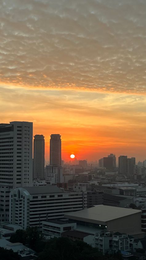 Sunset In Manila, City Sunset Aesthetic, Philippines Cities, Nature Photography Quotes, Alcohol Aesthetic, Simple Phone Wallpapers, Sunset City, Profile Pictures Instagram, Sky Pictures