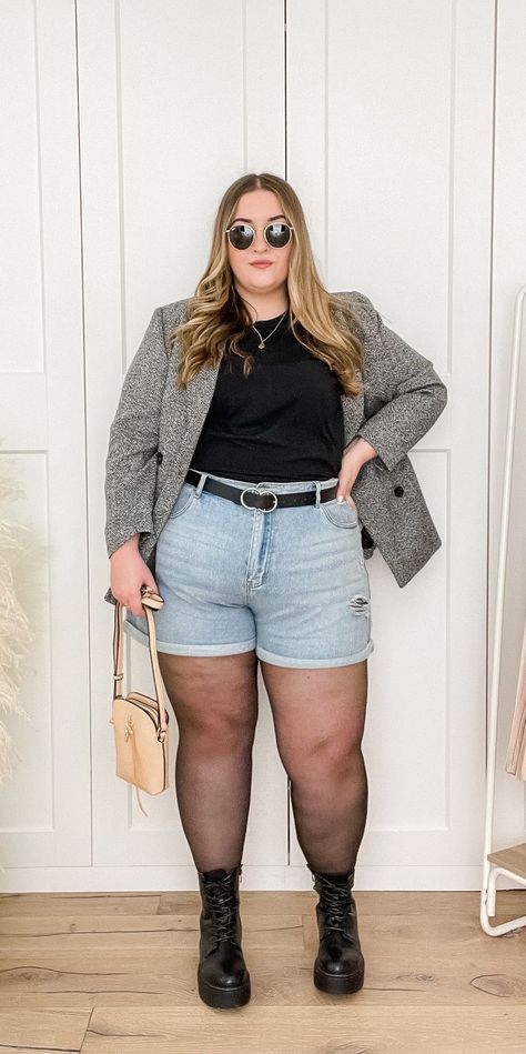 Plus Size Combat Boots, Combat Boot Outfits Plus Size, Plus Size Combat Boots Outfit, Shorts Tights Outfit, Plus Size Tights Outfit, Brogues Womens Outfit, Winter Shorts Outfits, Combat Boot Outfits, Plus Size Denim Shorts