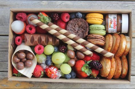 Platter Boxes - NOT YOUR AVERAGE CATERING CO. Sweet Grazing Box Ideas, Sweet Graze Box Ideas, Dessert Grazing Box Ideas, Dessert Charcuterie Box Ideas, Christmas Grazing Box Ideas, Brunch Box Ideas To Go, Grazing Boxes Ideas, Dessert Charcuterie Box, Brunch Box Ideas