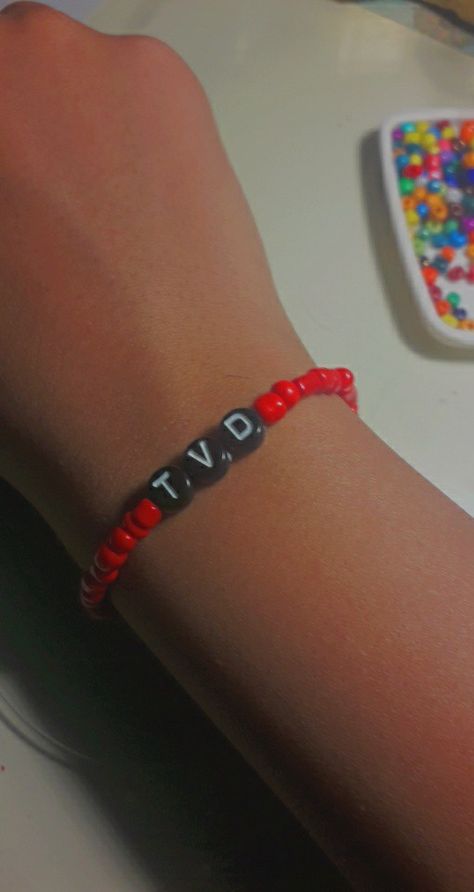 Tvd Bracelet Ideas, Tvd Bracelet, Vampire Diaries Bracelet, Preppy Bracelets, Bracelets Ideas, Beads Ideas, Bracelet Ideas, The Vampire Diaries, The Vampire