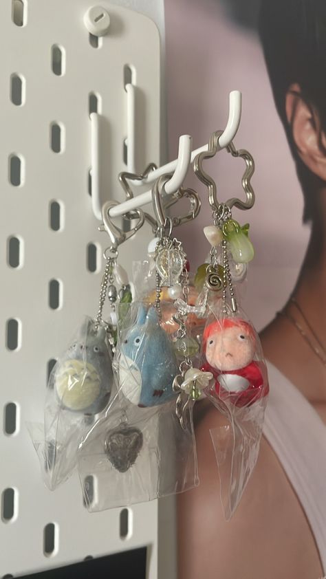 Studio Ghibli Trinkets, Studio Ghibli Stuff, Studio Ghibli Keychain, Ghibli Keychain, Totoro Keychain, Tanah Liat, Studio Ghibli Art, Ghibli Art, Cute Keychain