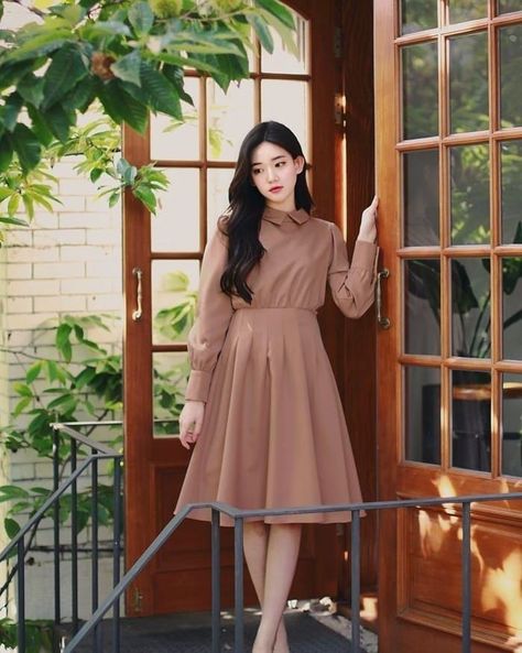 Korean Fashion Women Dresses, Long Skirt Outfits, Korean Fashion Dress, Muslimah Fashion Outfits, Korean Fashion Women, Korean Girl Fashion, Asian Outfits, Stylish Clothes For Women, Fashion Design Clothes