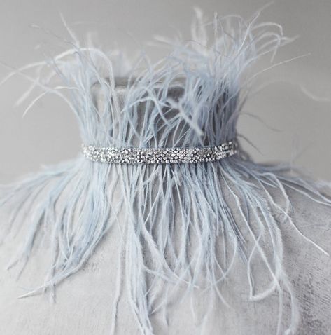 Bead Sleeves, Feather Jewelry Necklace, Artistic Dress, Necklace Feather, Feather Collar, Idea Photography, Feather Fashion, Bridal Choker, Makeup Idea