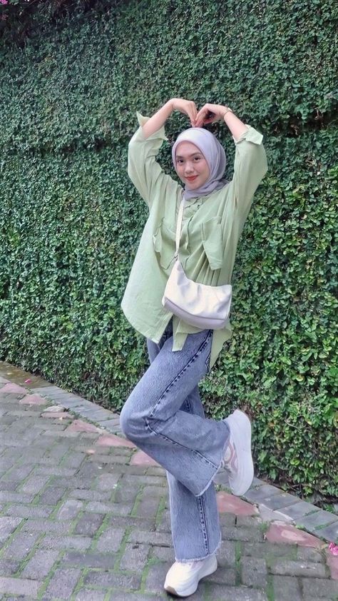 Spill ? Cek Link Di Bio #ootd #ootdfashion #ootdhijab #ootdshare #ootdasian #ootdcasual #ootddress #ootdfashionhijab #ootdfashionlook #ootdfashions #ootdfashionindo #ootdgamis #ootdgamissyari #ootdgirl #ootdgirls #ootdgram #ootdhits #ootdhijabhits #ootdhijabkece #outfit #outfitinspiration #outfitinspo #outfitoftheday #racunshopee #shopeehaul #racunshopeecheck Ootd Warna Mint, Green Ootd Hijab, Baggy Jeans Outfit Hijab, Ootd Kampus Hijab, Ootd Kulot Jeans, Style Kulot, Outfit Celana Kulot, Mint Green Outfits, Ootd Couple