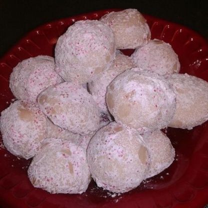 These simple cookies have a delicate buttery flavor complemented by the cherry surprise in the center. Cherry Snowballs, Cookies Balls, Cherry Balls, Marachino Cherries, Snowballs Recipe, Snowball Cookie Recipe, Cookie Balls, Cherry Cookies, Simple Cookies