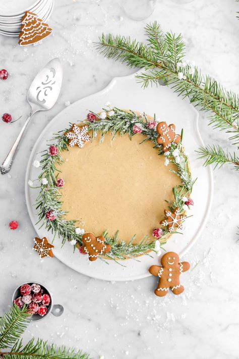 Cheesecake Tart, Christmas Cheesecake Decoration, Simple Christmas Cakes, Cheesecake Decoration, Gluten Free Gingerbread Cookies, Eggnog Cheesecake, Gingerbread Cheesecake, Christmas Macarons, Christmas Cheesecake