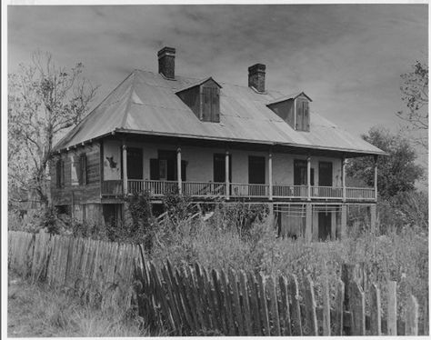 Abandoned Plantations, Louisiana Plantations, Southern Mansions, Southern Architecture, Southern Plantations, Antebellum Homes, Old Mansions, Abandoned Mansions, New Roads