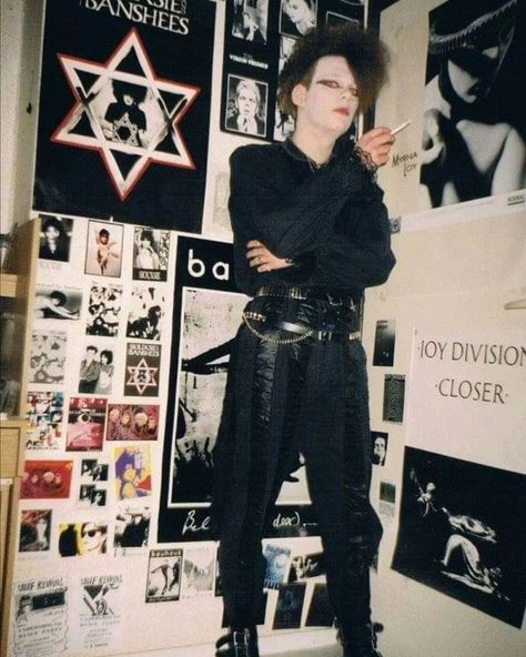 Goth subculture
Goth fashion
1980s trad Goth aesthetic
Goth guy with big and trad Goth fit Tradgoth Men, Punk 80s Fashion, Fashion Men Aesthetic, 80s Goth Fashion, Masc Goth, Post Punk Fashion, Men Anatomy, Goth Outfits Men, Cloves Health Benefits