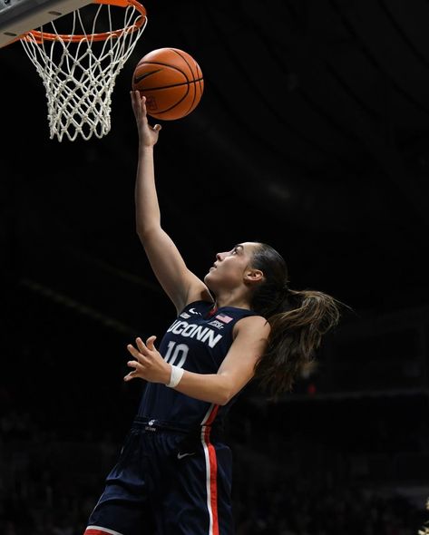 Basketball And Volleyball, Woman Basketball Aesthetic, Women’s Basketball Aesthetic, Sports Photography Basketball, Women Basketball Aesthetic, Female Basketball Aesthetic, Basket Girl Aesthetic, Basketball Vision Board, Basketball Girls Aesthetic