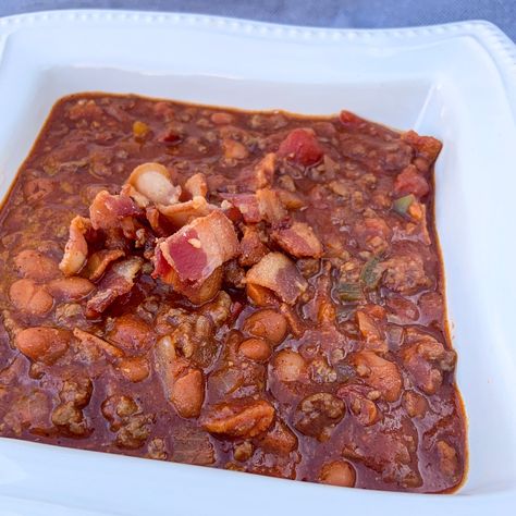 Sweet Bacon Chili, Brown Sugar Chili Recipe, Bacon Chili Recipe, Chili Recipe With Corn, Sweet Chili Recipe, Maple Chili, Bbq Chili, Chili Soup Recipe, Sweet Bacon