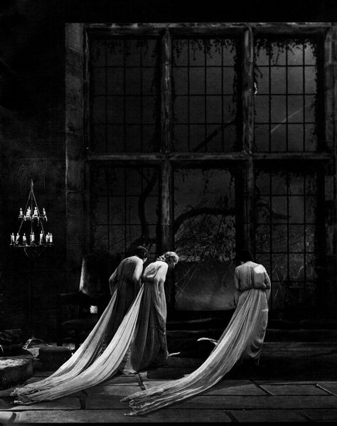 Art director of Tod Browning’s Dracula Dracula 1931, Dracula's Brides, The Creeper, Bela Lugosi, Septième Art, Classic Horror Movies, Universal Monsters, Classic Monsters, Creatures Of The Night