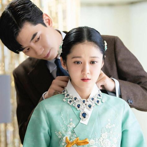 The Last Empress, Jang Nara, Korea Actor, The Last, Asian Drama, Bun Hairstyles For Long Hair, Breakfast At Tiffanys, Drama Series, Agra