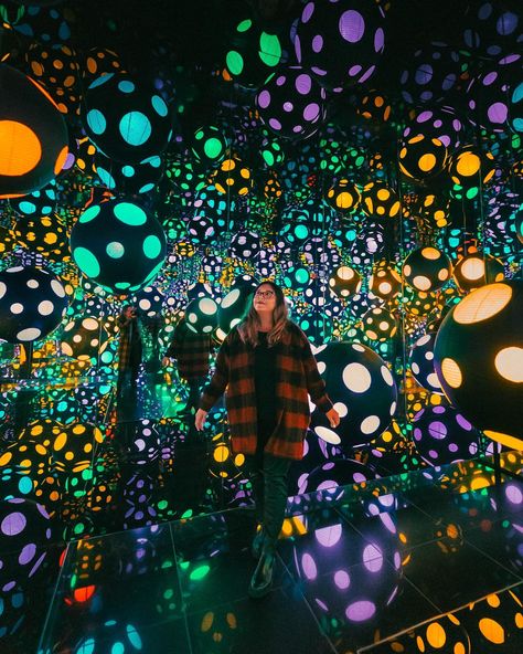 The Best Things to Do in Northwest Arkansas // Yayoi Kusama Infinity Mirror Room at Crystal Bridges Museum of American Art in Bentonville, AR Fun Things To Do In Arkansas, Crystal Bridges Arkansas, Bentonville Arkansas Things To Do, Arkansas Aesthetic, Dream Roadtrip, Arkansas Vacation, Infinity Mirror Room, Arkansas Vacations, Arkansas Travel