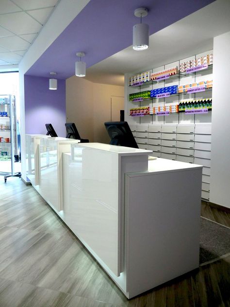 FARMACIA VESPOLATE - Picture gallery Office Reception Table Design, Reception Counter Design, Pharmacy Interior, Mobile Shop Design, Shop Counter Design, Pharmacy Decor, Medical Furniture, Store Shelves Design, Grocery Store Design