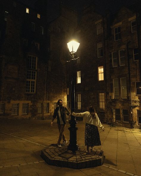 Finding all our favorite nooks in Edinburgh 🏰 Academic Romance Aesthetic, Edinburgh Couple Photos, Edinburgh Aesthetic Wallpaper, Relationships Pics, Edinburgh Couple, Matt Aesthetic, Couple At Night, Edinburgh Trip, Edinburgh Aesthetic