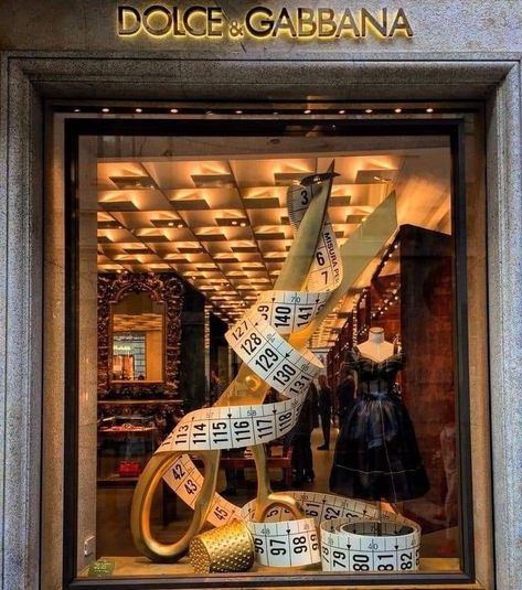 Luxury Window Display, Fashion Window Display, معرض فني, Fabric Store Design, Decoration Vitrine, Clothing Store Interior, Clothing Store Design, Store Design Boutique, Sewing Room Design