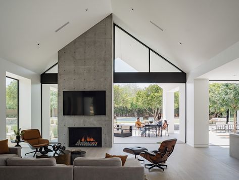 The Ranch Mine optimises Arizona home for indoor-outdoor living European White Oak Floors, Modern Ranch House, Concrete Fireplace, Modern Ranch, Oak Flooring, Room Walls, Ranch Style Home, Paradise Valley, Luxe Interiors