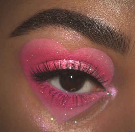 Dripping Eye Makeup, Pink Makeup Looks Hearts, Pink Halloween Makeup Ideas, Kisses Makeup Look, Heart Eye Shadow, Pink Drag Makeup Looks, Easy Heart Makeup, Sparkly Makeup Ideas, Heart Halloween Makeup