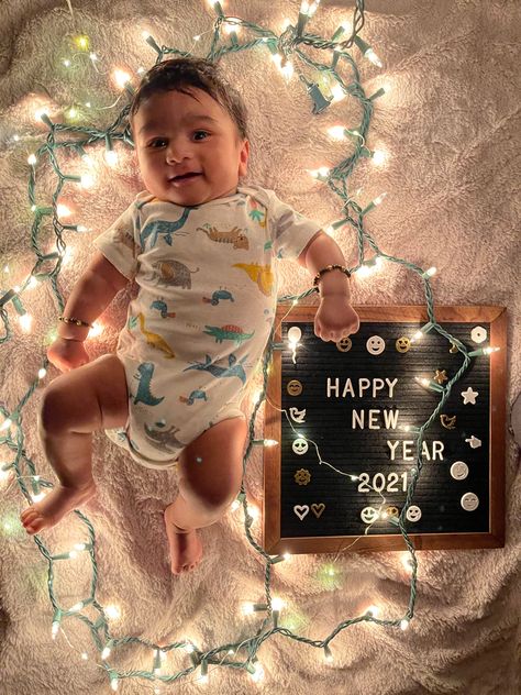 New Year Photo Shoot Baby, New Year Baby Photoshoot Ideas At Home, Baby New Year Photoshoot, New Year Photoshoot Ideas Kids, Happy New Year Baby Photoshoot, New Year Photoshoot Ideas Baby Photos, First New Years Baby Pictures, Baby New Years Photoshoot, New Year Baby Photoshoot Ideas