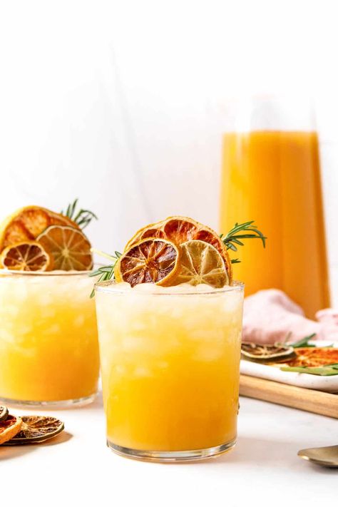 Prosecco Punch Bourbon Prosecco Punch, Prosecco Punch Recipes, Sangria Prosecco, Prosecco Punch, Prosecco Drinks, Frozen Drinks Alcohol, Candied Lemon Slices, Candied Orange Slices, Prosecco Bar