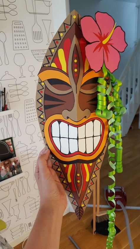 Tiki Parade Float, Tiki Faces Template Free Printable, Tiki Mask Craft, Cardboard Tiki, Diy Tiki Decorations, Tiki Craft, Tiki Crafts, Tiki Diy, Tiki Halloween