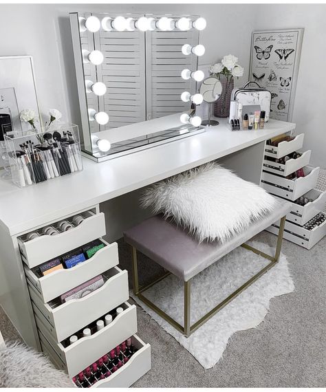 Beauty Room Vanity, Makeup Room Decor, Bedroom Decor For Teen Girls, Beauty Room Decor, Vanity Room, Glam Room, Girl Bedroom Designs, Teen Room Decor, White Vanity