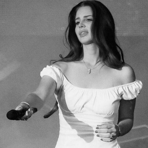 Lana Del Rey Red Lipstick, Lana Pfp, Lana Del Rey Red, 50’s Aesthetic, 60’s Aesthetic, Divas Pop, Americana Aesthetic, Lana Del Rey Love, Fyp Aesthetic