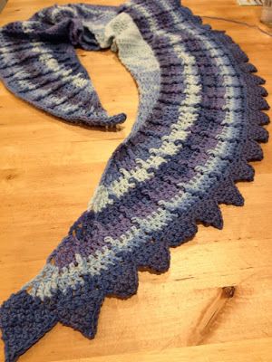 Crescent Shawl Pattern Free, Crescent Shawl Pattern, Crescent Shawl, Crochet Classes, Prayer Shawl, Crochet Cowl Pattern, Crochet Triangle, Crochet Shawls And Wraps, Cowl Pattern