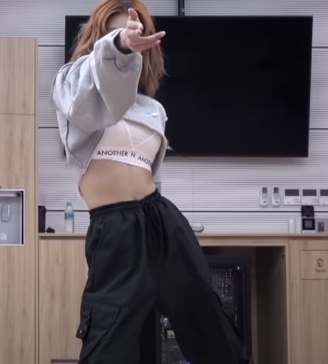 Kpop Dance Practice Outfits, Neural Pathways, Dance Motivation, Dance Style Outfits, Dancer Lifestyle, Dance Aesthetic, Dance Dreams, Dance Outfits Practice, Dancers Outfit