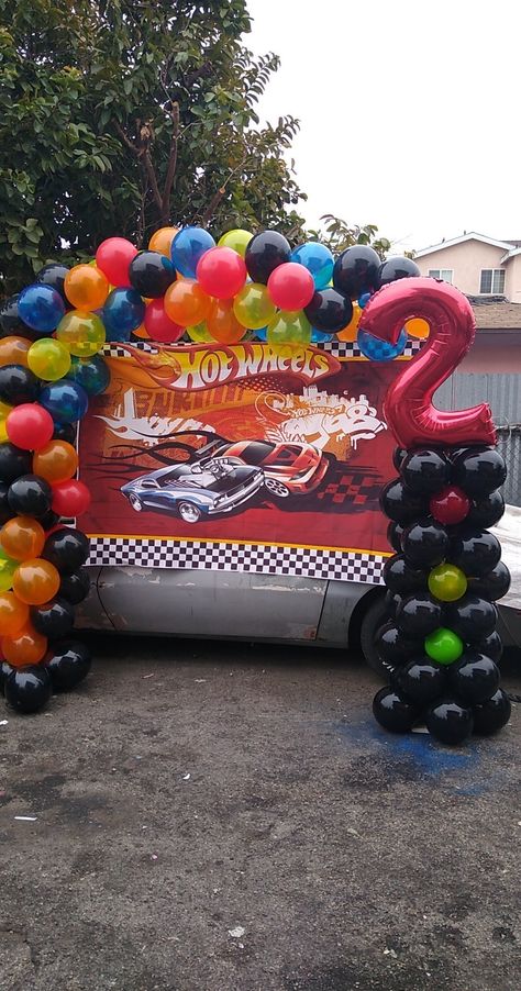 Hot Wheels Backdrop, Hot Wheels Birthday, M K, Backdrop Decorations, Party Rentals, 4th Birthday, Birthday Balloons, Balloon Decorations, Halloween Wreath