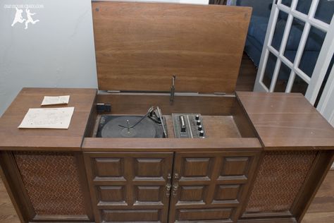 old  stereos | Old House Crazy - DIY - Restore an Old Stereo Console - 02 Stereo Cabinet Redo, Vintage Record Player Cabinet, Vintage Stereo Cabinet, Old Stereo, Antique Record Player, Console Diy, Vintage Stereo Console, Console Ideas, Record Player Console