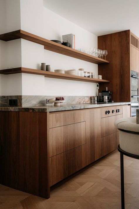 EGINSTILL - Warm and vintage feel kitchen & bathroom Modern Small Kitchen Design, Minimal Kitchen Design, Interior Deisgn, Small Kitchen Design, Design For Beginners, Walnut Kitchen, Minimal Kitchen, Dream Apartment Decor, Kitchen Marble