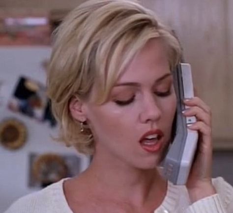 Taylor Hairstyles, Jenny Garth, Kelly Hair, Kelly Taylor, 90s Haircuts, Jennie Garth, Prom Hair Updo, Beverly Hills 90210, 90s Hairstyles