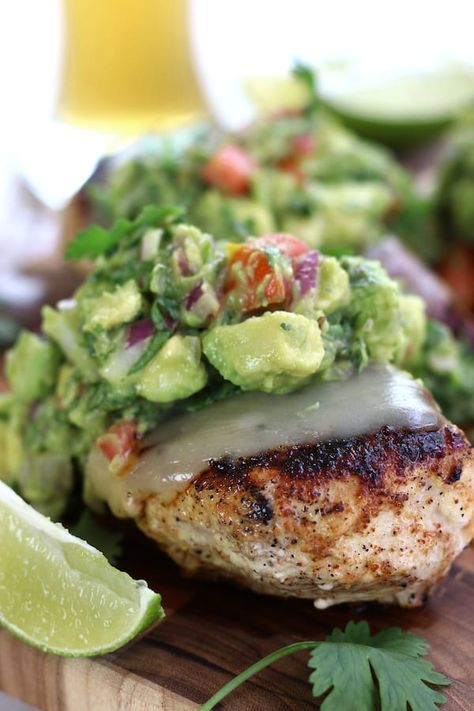 Easy Seared Chicken Guacamole has tender juicy dry rubbed chicken topped with melted Jack cheese and life-changing homemade guacamole. This is one of the best dinners for healthy and fun eating. #GuacamoleChickenMelt #GuacamoleChicken #EasyChickenDinner #LowCarbDinner #ChickenGuacamole #SearedChicken https://www.thefedupfoodie.com Homemade Guacamole Easy, Chicken Guacamole, Chicken Avocado Sandwich, Guacamole Chicken, Avocado Chicken Salad Recipe, Clean Eating Vegetarian, Avocado Chicken, Seared Chicken Breast, Seared Chicken