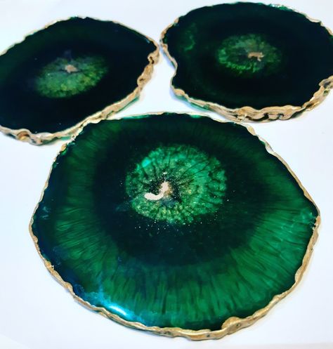 Green Resin Coasters, Cellulose Insulation, Coaster Resin, Glaze Ideas, Resin Uses, Resin Ideas, Cheese Boards, Resin Coasters, Resin Projects