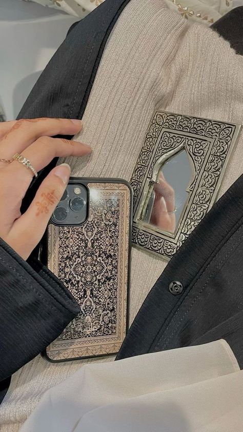 Islamic Phone Case, Persian Vibe, Muslim Outfits Casual, Muslimah Aesthetic, Muslim Outfits, Islamic Girl, Creative Instagram Stories, Dream Lifestyle, Moroccan Style