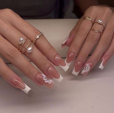 Ring Finger Design, French Tip Design, White French Tip, Square Rings, Nails Ideas, Ring Finger, Nail Ideas, Cute Nails, White Flowers