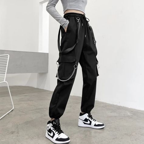 Cargo Pants Elastic, Black Hip Hop Cargo Pants With Belt Loops, Outfits Con Cargo Pants, Techwear Style Full-length Cargo Pants With Belt Loops, Black Cargo Pants With Chain, Cargo Pants With Straps, Techwear Full-length Cargo Pants With Belt Loops, Black Cargo Joggers, Pants With Straps