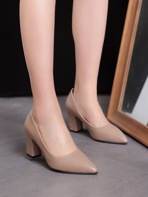 Corporate Shoes Women, Classy Heels Elegant, Court Shoes Women, Woman Footwear, Cute Heels Classy, Elegant Office Wear, Classy Heels, Airplane Seats, Cape Lehenga