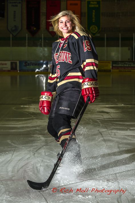 Hockey snow shower portrait Hockey Senior Pictures, Hockey Shot, Ice Hockey Girls, Boys Hockey, Snow Boarding, Female Sports, Hockey Pictures, Sport Portraits, Senior Pictures Sports