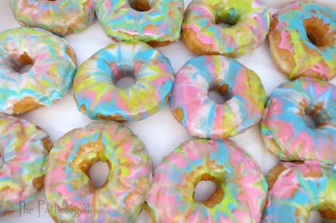 Donut Crafts For Kids, Donut Crafts, Tie Dye Food, Tye Dye Cake, Donut Craft, Homemade Tie Dye, Tie Dye Birthday Party, New Year's Eve Crafts, Rainbow Desserts