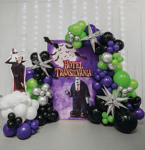 Hotel Transylvania Balloon Arch, Hotel Transylvania Trunk Or Treat, Hotel Transylvania Birthday Party, Hotel Transylvania Birthday, Hotel Transylvania Party, Comic Christmas, Luigi Mansion, Hotel Transylvania 2, Community Ideas