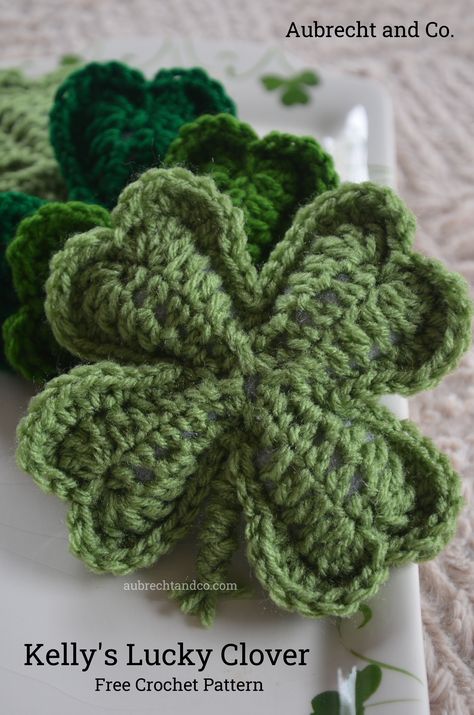 Clover Crochet, Crochet Leaf Patterns, Crochet Leaves, Holiday Crochet, Crochet Flower Patterns, Crochet Applique, Lucky Clover, Irish Crochet, Free Crochet Patterns