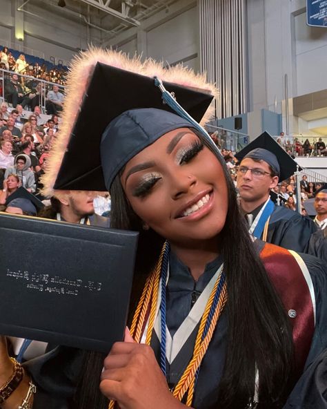 High School Graduation Black Women, Cap And Gown Black Women, Graduation Pictures Black, Graduation Pictures Black Women, Academic Achiever, Pictures Black Women, School Graduation Pictures, Education Aesthetic, Graduation Goals