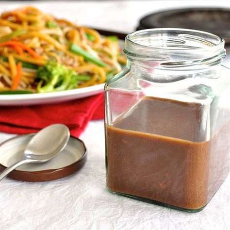 An authentic, all purpose Chinese Stir Fry Sauce I use in 90% of my regular stir fries. Made in a couple of minutes, store it in the fridge for weeks. Chinese Stir Fry Sauce, Chinese Brown Sauce, Tin Eats, Stir Fry Sauce Recipe, Chinese Stir Fry, Mapo Tofu, Asian Sauce, Recipe Tin, Recipetin Eats